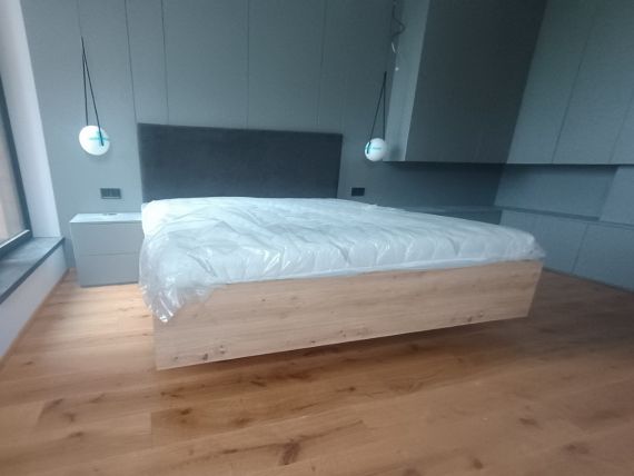 Manželské levitující postele