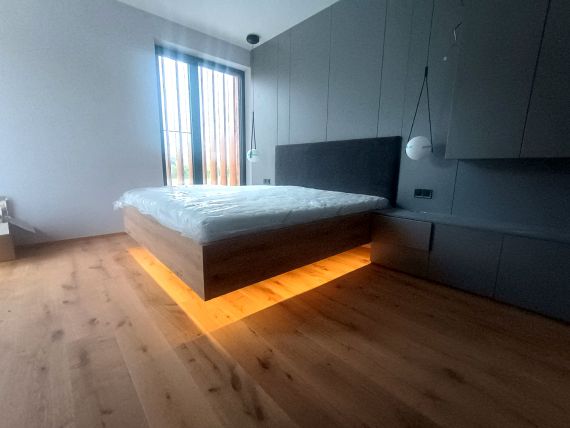 Postele LEVITO úspěšně konkuruje masivu v životnosti