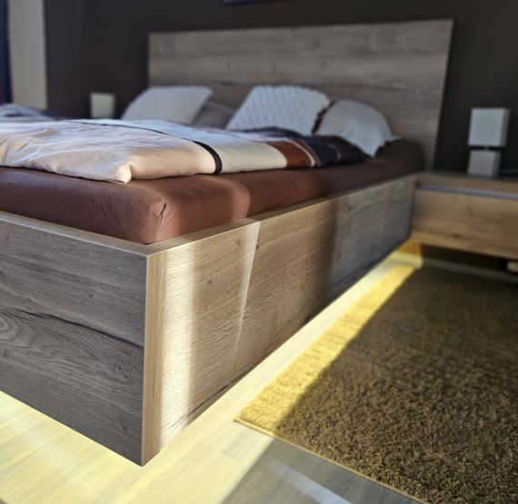 LEVITO s nočními stolky: Moderní ložnice bez kompromisů